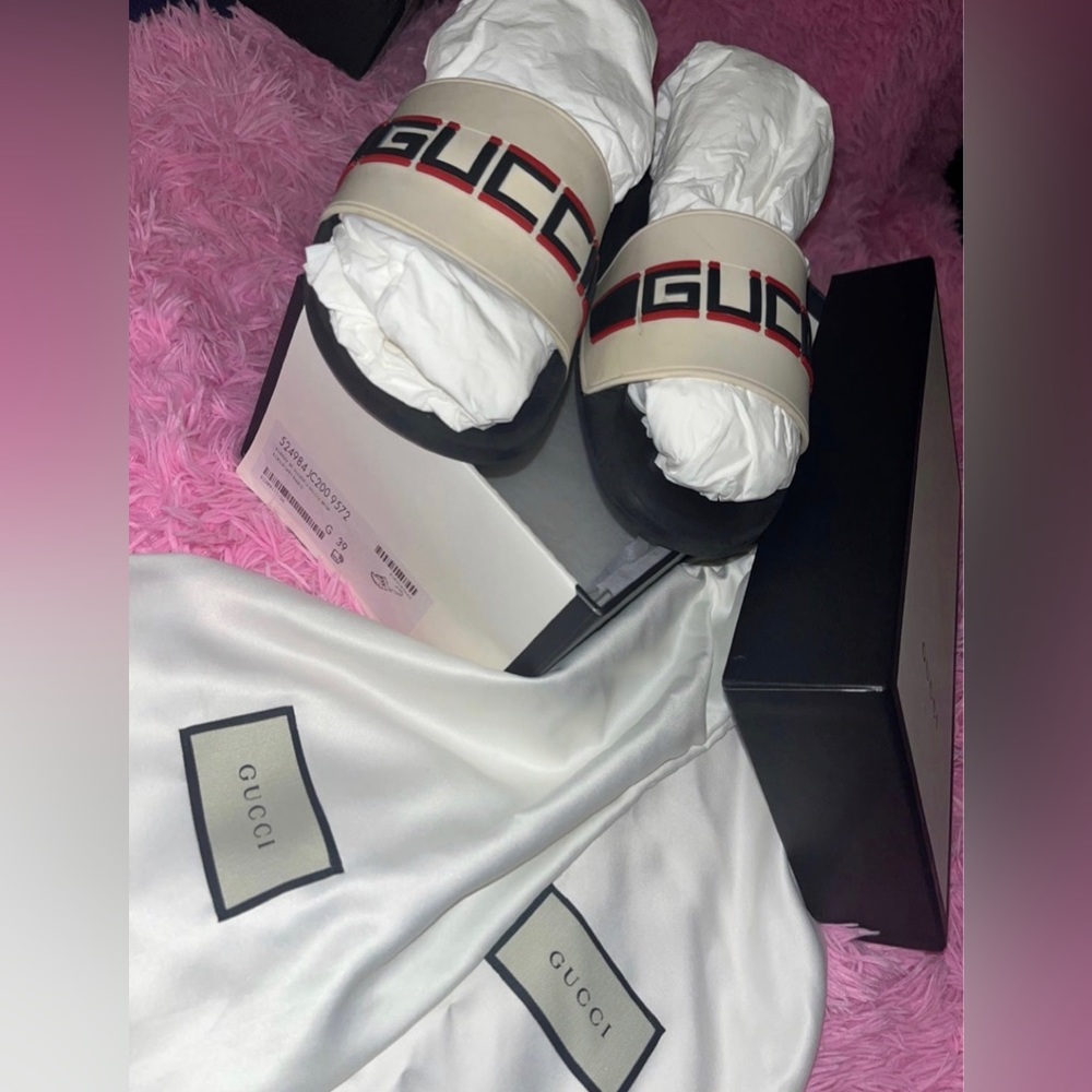 Used Womens Gucci Rubber Stripe Slide Ecru Size 39 9